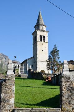 346695CERKEV SV. KRIŽA NA GRADIŠCU PRI VIPAVI(1)